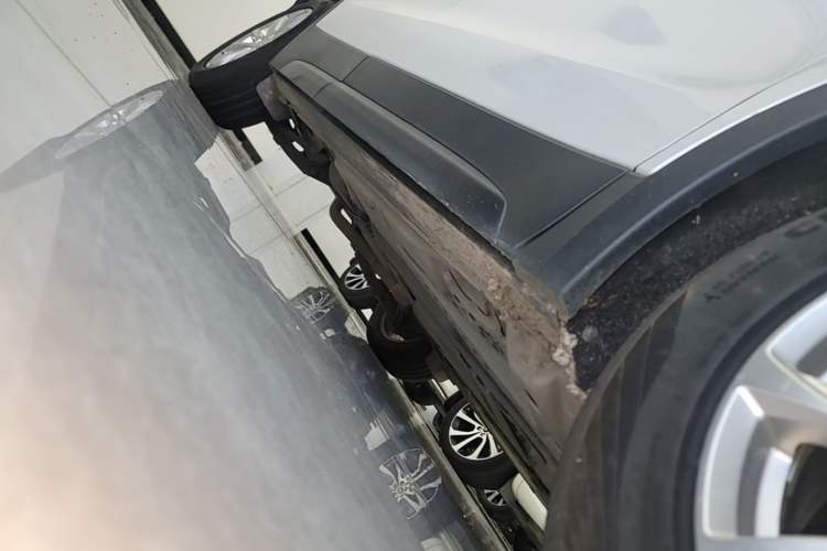 Used Cadillac XT4 2021 28T Two-Wheel Drive Tech Edition Right Side Sill