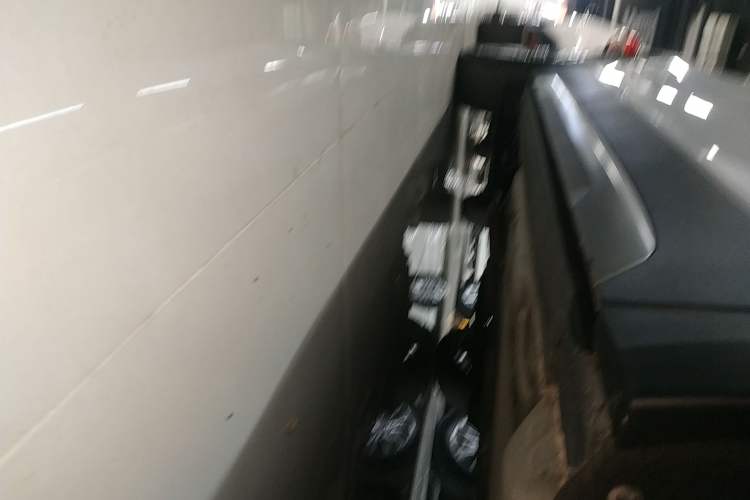 Used Cadillac XT4 2021 28T Four-Wheel Drive Platinum Edition Right Side Sill