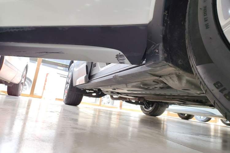 Used Cadillac XT4 2021 28T Two-Wheel Drive Luxury Version Right Side Sill