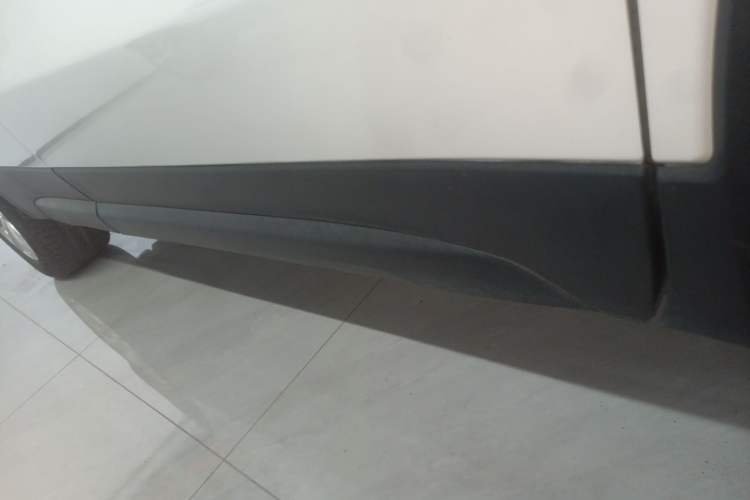 Used Cadillac XT4 2021 28T Two-Wheel Drive Tech Edition Right Side Sill