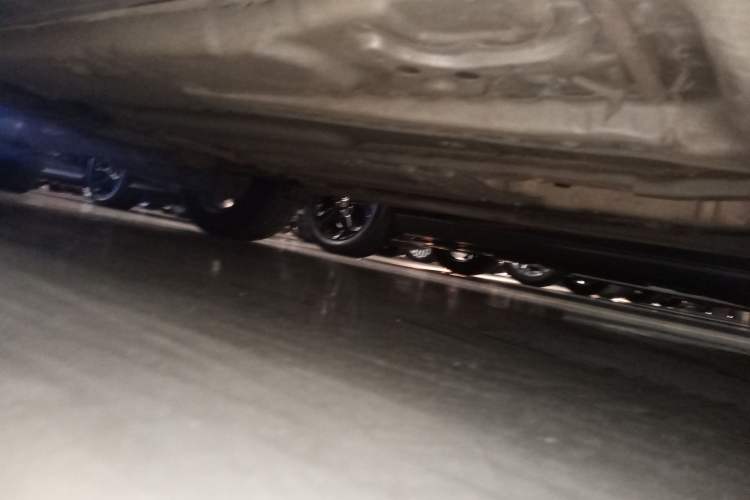 Used Cadillac XT4 2021 28T Two-Wheel Drive Luxury Version Right Side Sill