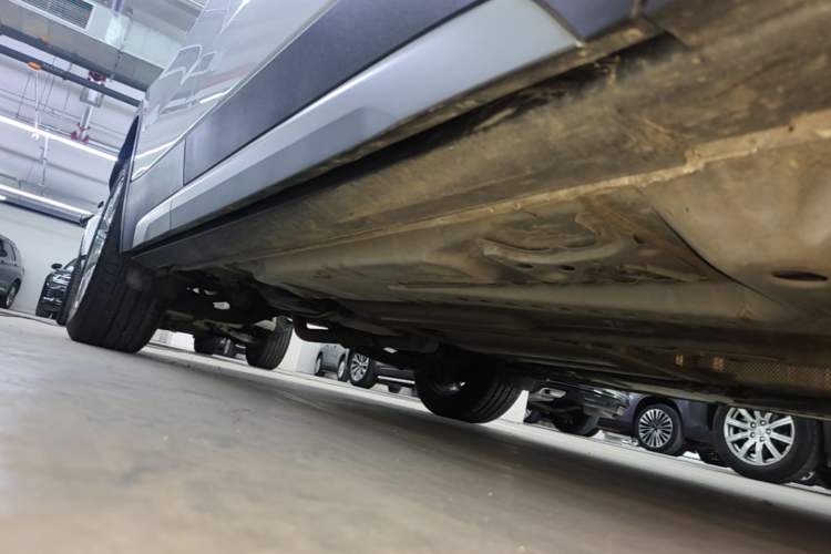 Used Cadillac XT4 2021 28T Two-Wheel Drive Leading Version Right Side Sill