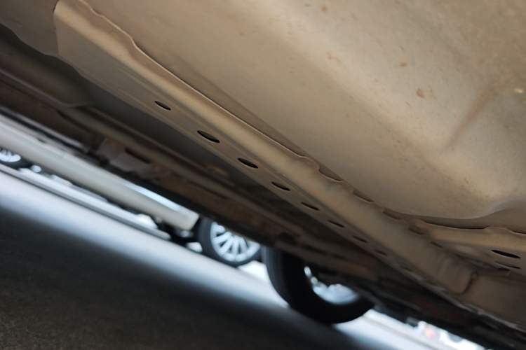 Used Cadillac XT4 2021 28T Two-Wheel Drive Tech Edition Right Side Sill