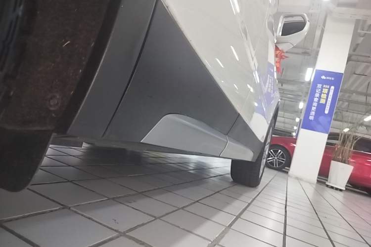 Used Cadillac XT4 2021 28T Two-Wheel Drive Leading Version Right Side Sill