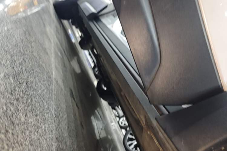 Used Cadillac XT4 2021 28T Two-Wheel Drive Tech Edition Right Side Sill