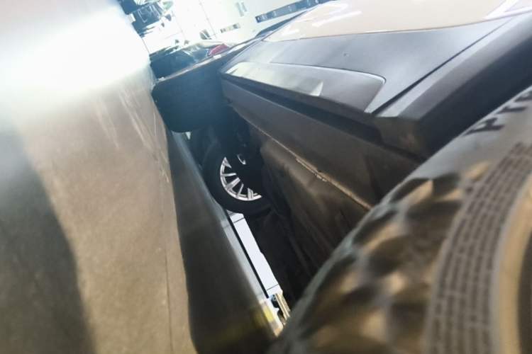 Used Cadillac XT4 2021 28T Two-Wheel Drive Tech Edition Right Side Sill