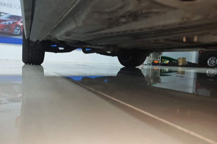 Used Cadillac XT4 2021 28T Two-Wheel Drive Luxury Version Right Side Sill