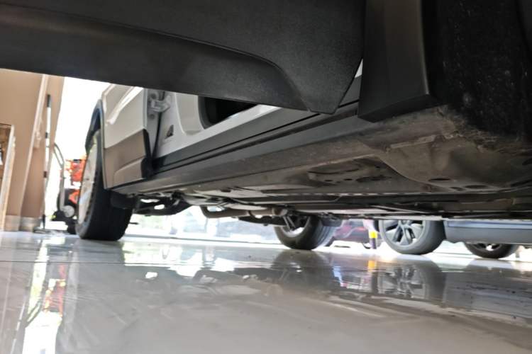 Used Cadillac XT4 2021 28T Two-Wheel Drive Tech Edition Right Side Sill
