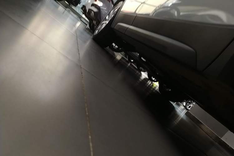 Used Cadillac XT4 2021 28T Two-Wheel Drive Tech Edition Right Side Sill