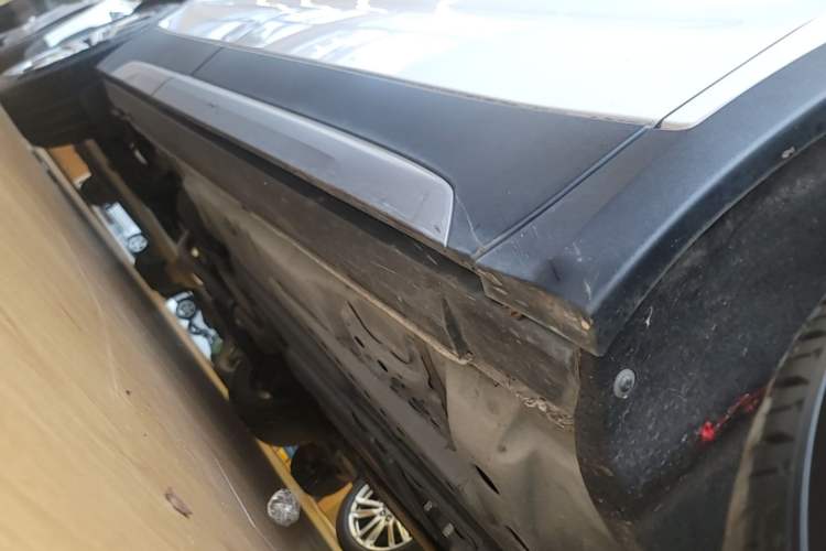Used Cadillac XT4 2021 28T Two-Wheel Drive Leading Version Right Side Sill