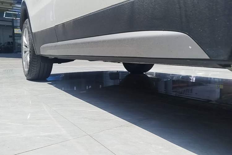 Used Cadillac XT4 2021 28T Two-Wheel Drive Leading Version Right Side Sill