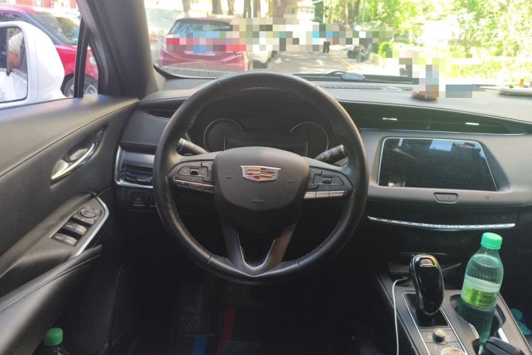 Used Cadillac XT4 2021 28T Two-Wheel Drive Luxury Version Steering Wheel