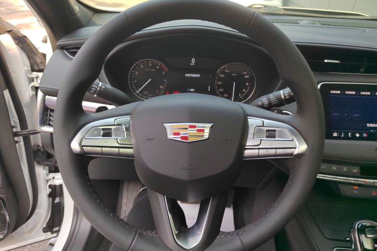 Used Cadillac XT4 2021 28T Two-Wheel Drive Tech Edition Steering Wheel