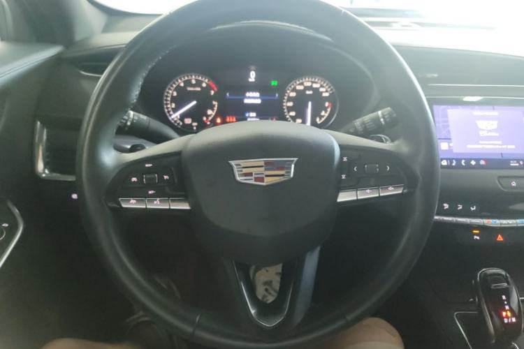 Used Cadillac XT4 2021 28T Two-Wheel Drive Tech Edition Steering Wheel