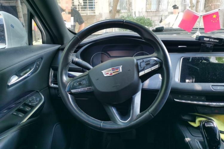 Used Cadillac XT4 2021 28T Two-Wheel Drive Tech Edition Steering Wheel
