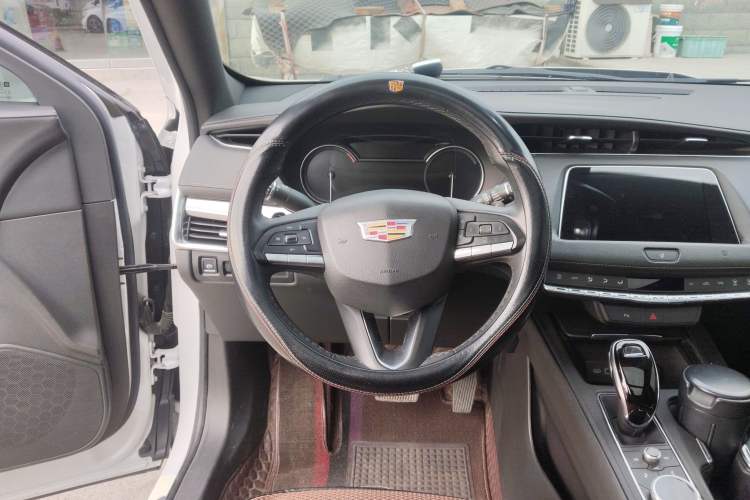 Used Cadillac XT4 2021 28T Two-Wheel Drive Tech Edition Steering Wheel