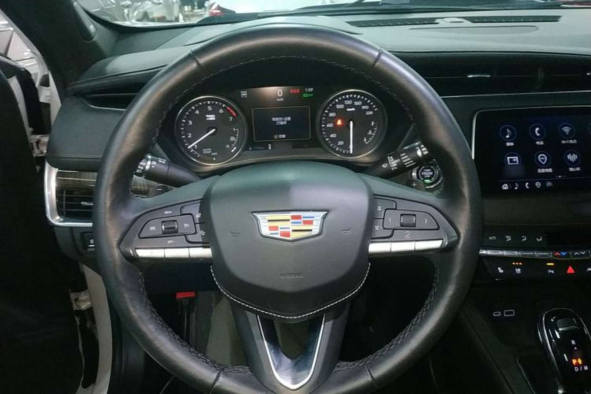 Used Cadillac XT4 2021 28T Four-Wheel Drive Platinum Edition Steering Wheel