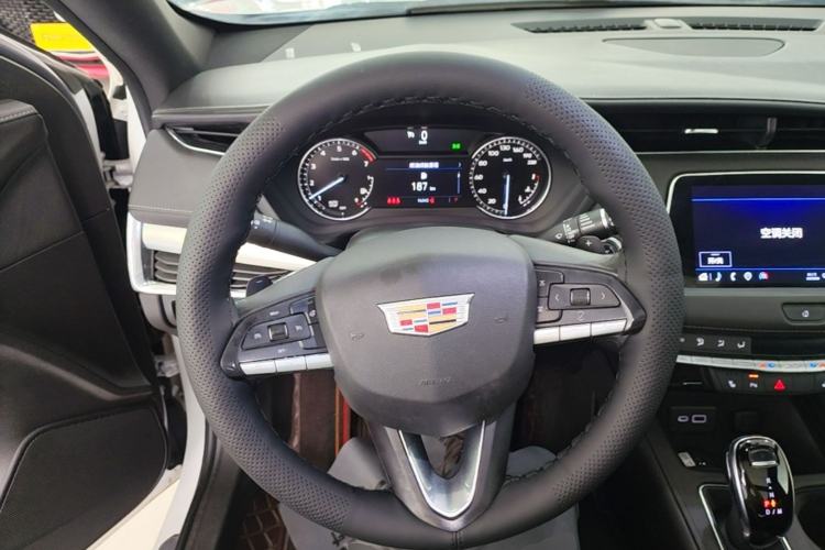 Used Cadillac XT4 2021 28T Two-Wheel Drive Luxury Version Steering Wheel