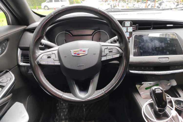 Used Cadillac XT4 2021 28T Two-Wheel Drive Tech Edition Steering Wheel