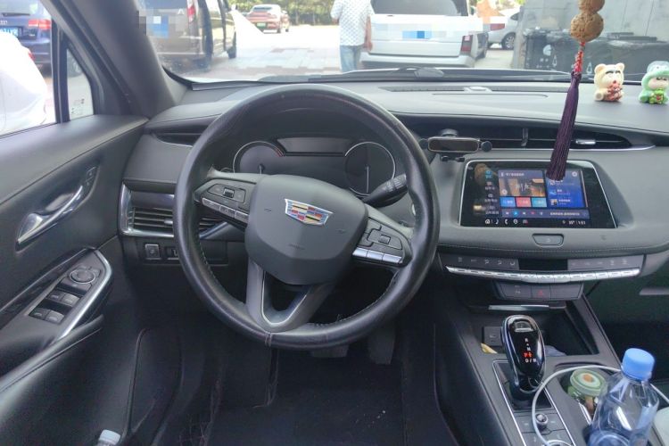 Used Cadillac XT4 2021 28T Two-Wheel Drive Tech Edition Steering Wheel
