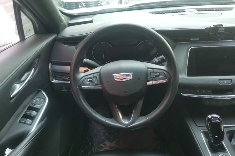 Used Cadillac XT4 2021 28T Two-Wheel Drive Luxury Version Steering Wheel