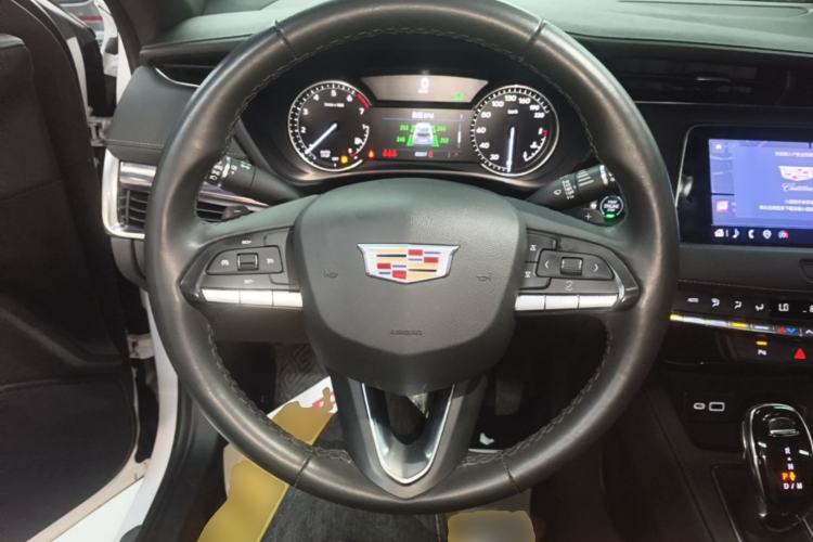 Used Cadillac XT4 2021 28T Two-Wheel Drive Tech Edition Steering Wheel
