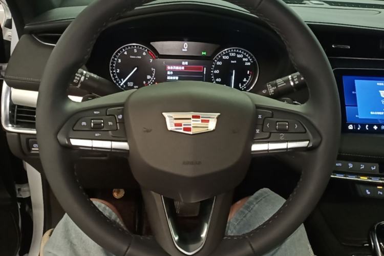 Used Cadillac XT4 2021 28T Two-Wheel Drive Luxury Version Steering Wheel