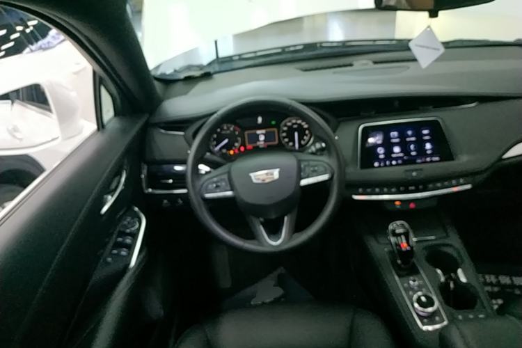 Used Cadillac XT4 2021 28T Two-Wheel Drive Tech Edition Steering Wheel