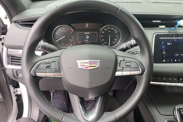 Used Cadillac XT4 2021 28T Two-Wheel Drive Tech Edition Steering Wheel