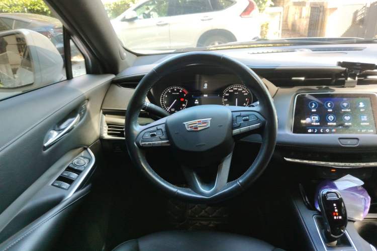 Used Cadillac XT4 2021 28T Two-Wheel Drive Leading Version Steering Wheel