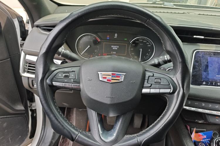 Used Cadillac XT4 2021 28T Two-Wheel Drive Tech Edition Steering Wheel