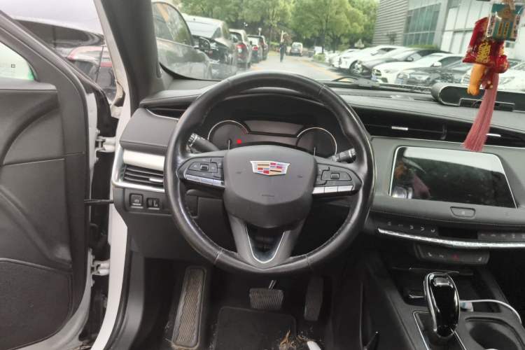 Used Cadillac XT4 2021 28T Two-Wheel Drive Leading Version Steering Wheel