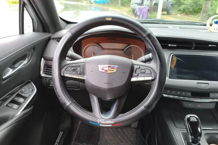 Used Cadillac XT4 2021 28T Two-Wheel Drive Tech Edition Steering Wheel