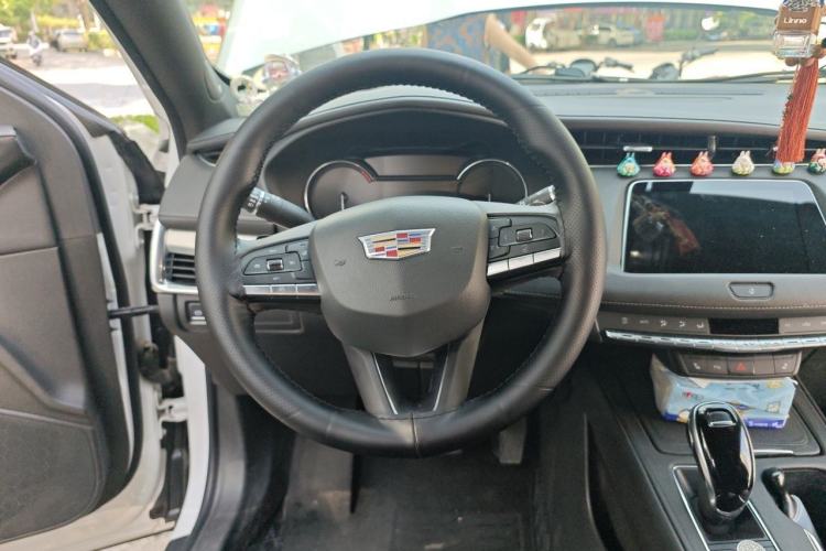 Used Cadillac XT4 2021 28T Two-Wheel Drive Luxury Version Steering Wheel