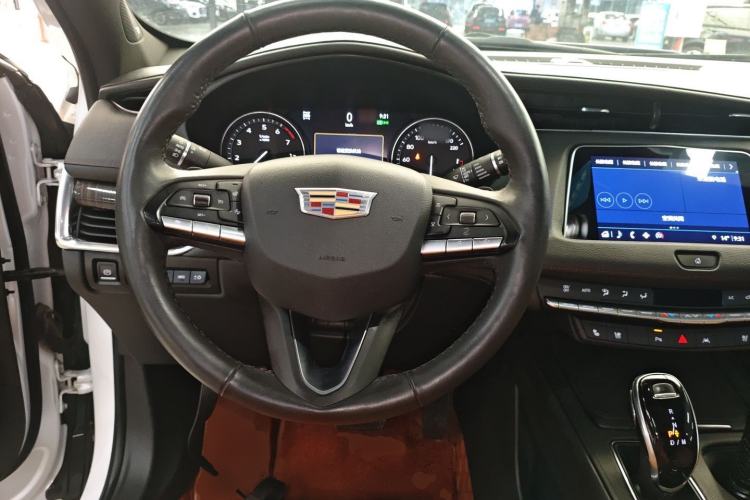 Used Cadillac XT4 2021 28T Four-Wheel Drive Platinum Edition Steering Wheel