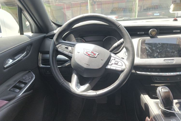 Used Cadillac XT4 2021 28T Two-Wheel Drive Luxury Version Steering Wheel