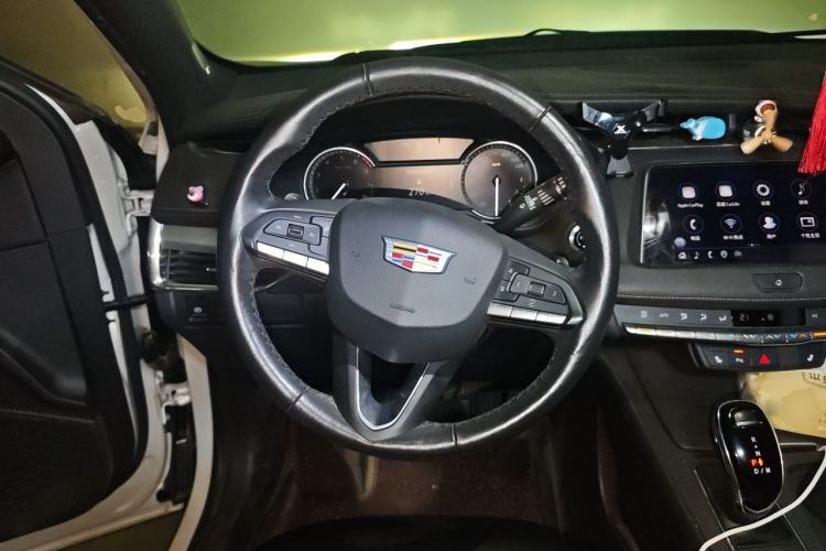 Used Cadillac XT4 2021 28T Two-Wheel Drive Luxury Version Steering Wheel