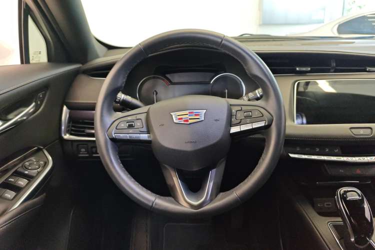 Used Cadillac XT4 2021 28T Two-Wheel Drive Tech Edition Steering Wheel