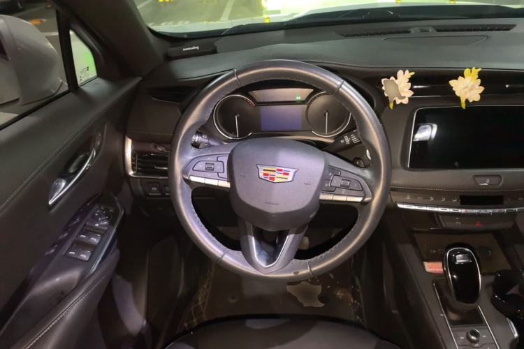 Used Cadillac XT4 2021 28T Two-Wheel Drive Tech Edition Steering Wheel