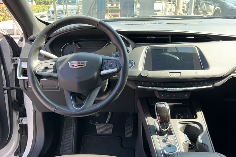 Used Cadillac XT4 2021 28T Two-Wheel Drive Luxury Version Steering Wheel