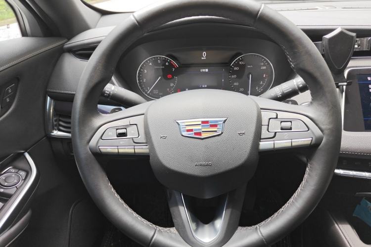 Used Cadillac XT4 2021 28T Two-Wheel Drive Tech Edition Steering Wheel