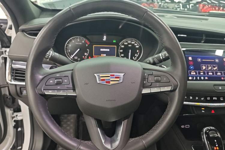 Used Cadillac XT4 2021 28T Two-Wheel Drive Tech Edition Steering Wheel