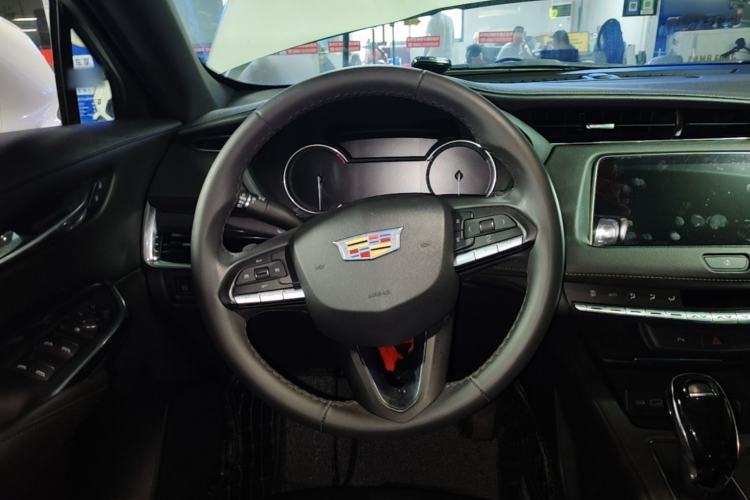Used Cadillac XT4 2021 28T Two-Wheel Drive Tech Edition Steering Wheel
