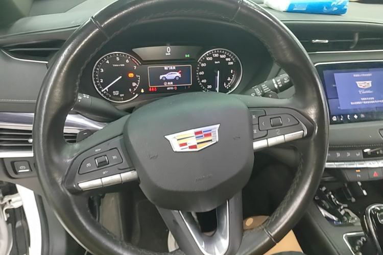 Used Cadillac XT4 2021 28T Two-Wheel Drive Tech Edition Steering Wheel