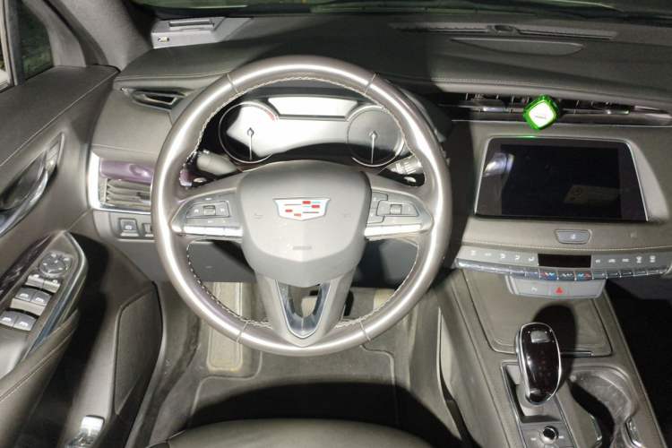 Used Cadillac XT4 2021 28T Two-Wheel Drive Tech Edition Steering Wheel