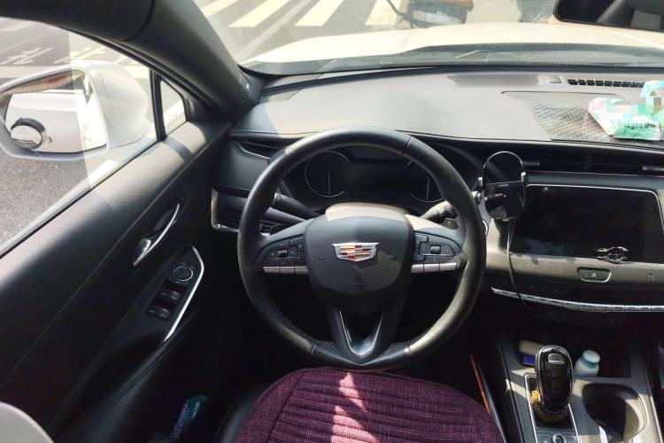 Used Cadillac XT4 2021 28T Two-Wheel Drive Leading Version Steering Wheel