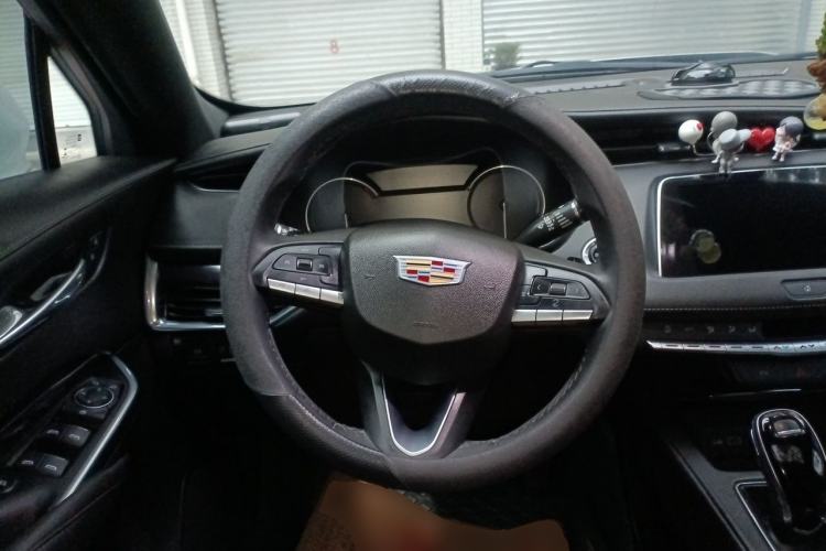 Used Cadillac XT4 2021 28T Two-Wheel Drive Tech Edition Steering Wheel