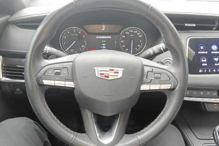 Used Cadillac XT4 2021 28T Two-Wheel Drive Tech Edition Steering Wheel