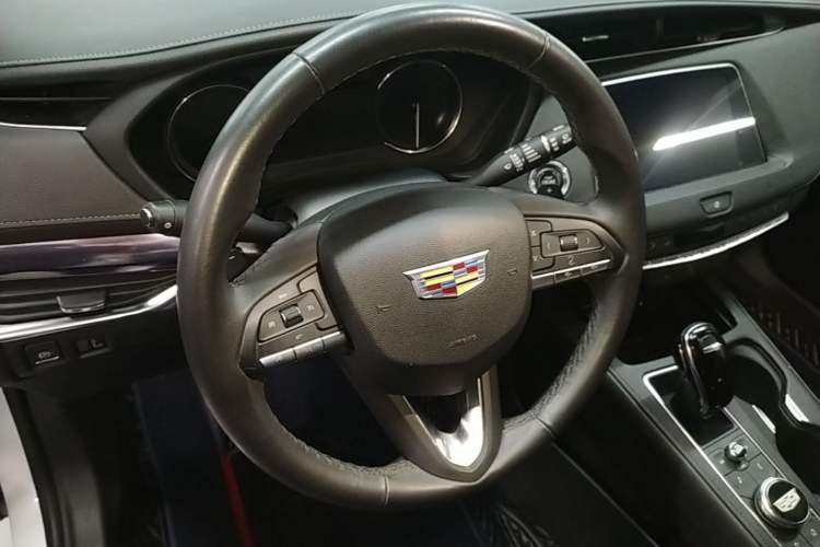 Used Cadillac XT4 2021 28T Two-Wheel Drive Tech Edition Steering Wheel
