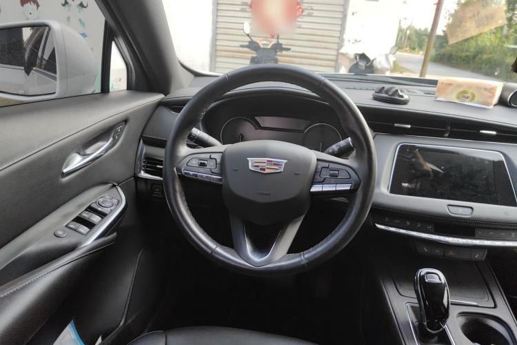 Used Cadillac XT4 2021 28T Two-Wheel Drive Luxury Version Steering Wheel